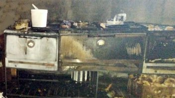 Incendio causó severos daños en una panadería y un trabajador fue hospitalizado