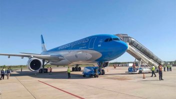 Aerolíneas Argentinas advirtió que los vuelos podrían cambiar de horario