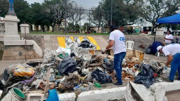 Vecinos de Gualeguaychú realizaron limpieza del río este domingo
