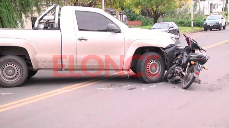 Joven salió despedido de su moto tras choque con una camioneta en Paraná