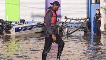 El arquero de Gremio, rescatista en las inundaciones de Porto Alegre: video