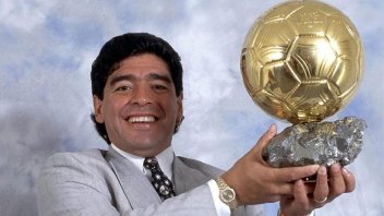 Subastan el Balón de Oro de Diego Maradona en el Mundial de México 1986