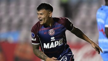 Con gol entrerriano, Lanús ganó en Perú y lidera su zona en Sudamericana: goles