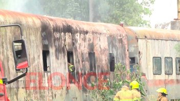Incendiaron vagones abandonados en el ferrocarril de Paraná: hubo un detenido