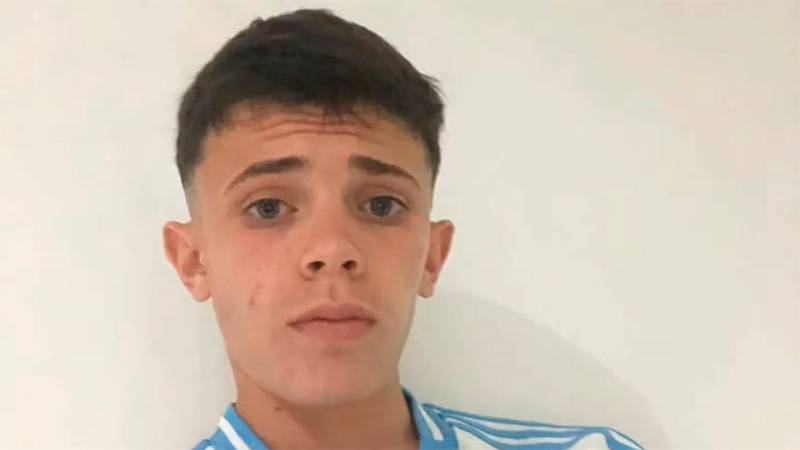 Mateo Apolonio, el jugador de 14 años que podría debutar en Riestra.