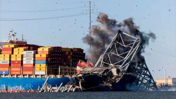Videos: así demolieron el puente que colapsó tras ser chocado por buque en EE.UU