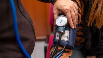 Día Mundial de Hipertensión Arterial: aconsejan medir la presión habitualmente