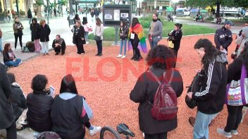 Se realizó una jornada en Plaza 1° de Mayo contra el Homo-odio