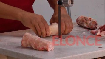 Locro para el 25 de Mayo: cuánto la sale carne de cerdo para el plato típico