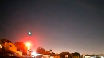 Video: un destello de pocos segundos iluminó el cielo de Rosario