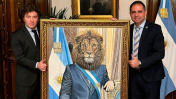 El intendente de Gualeguaychú le obsequió un cuadro al presidente Milei