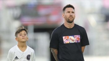 Messi, presente junto a su hijo Thiago en el inicio de Youth Internacional Cup