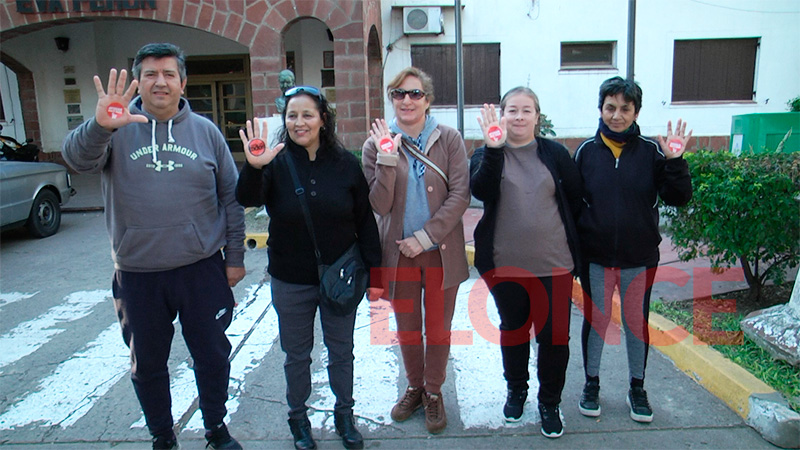 Feriantes se suman a la campaña de abrigo para chicos de la escuela Pérez Colman