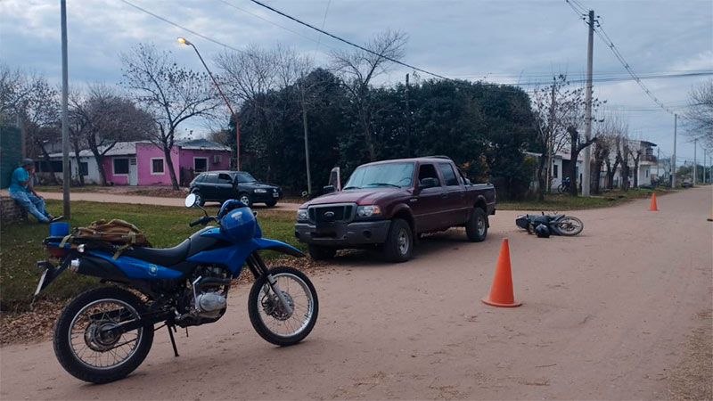 Motociclistas debieron ser hospitalizados tras fuerte choque con una ...