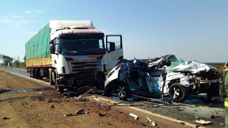 Un muerto tras el choque frontal entre un auto y un camión | Elonce.com