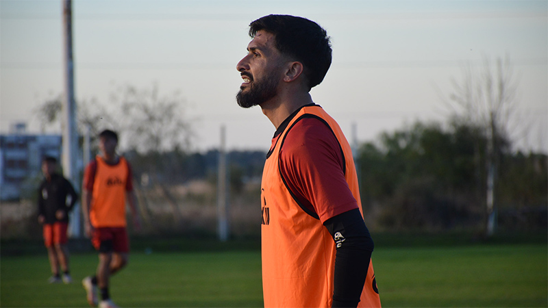 Patronato presentó a Emanuel Dening como refuerzo para el segundo