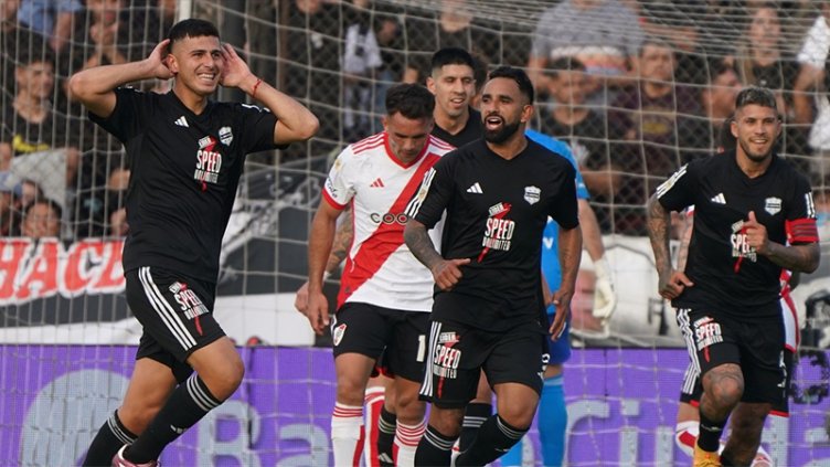 River pierde 1 a 0 en su visita a Deportivo Riestra por la Liga Profesional