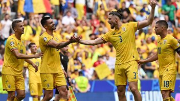 Rumania dio la sorpresa en la Eurocopa y goleó a Ucrania: video del del 3-0