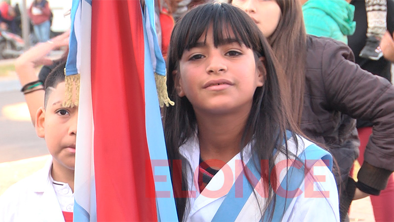 Alumna abanderada de Entre R&iacute;os