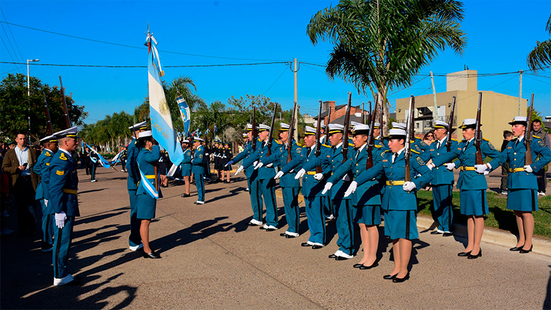 Cadetes y aspirantes de las fuerzas de seguridad juraron a la Bandera ...