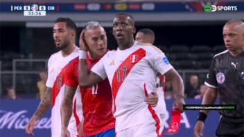 Alarma en Boca: Luis Advíncula salió lesionado en el debut de Perú