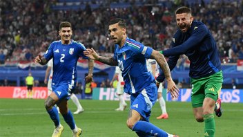 Italia igualó sobre la hora y se clasificó a octavos de la Eurocopa: videos del 1-1
