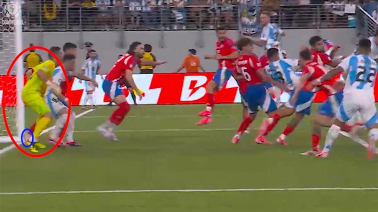 Video: difundieron los audios del VAR del gol de Lautaro Martínez a Chile