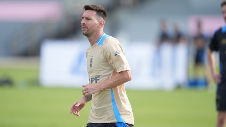 Messi volvió a entrenar con el plantel en el campo y trabaja para estar con Ecuador