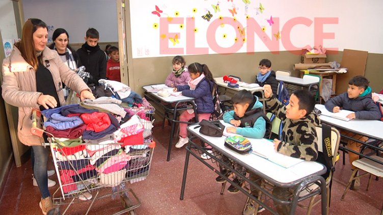 Ayudar Hace Bien: entregaron abrigo y calzado a chicos de escuela Pérez Colman