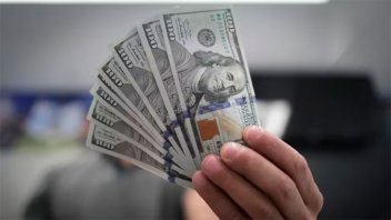 Dólar blue cayó tras dos subas al hilo: cerró en $1445