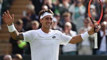 Hazaña en Wimbledon: el argentino Francisco Comesaña eliminó al 6 del mundo