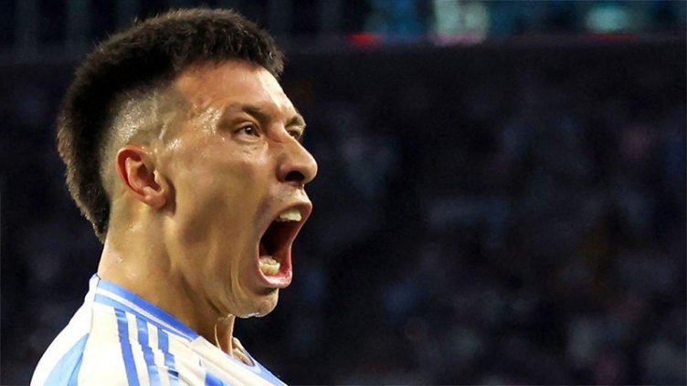 La emoción del entrerriano Lisandro Martínez tras su primer gol en la Selección Argentina