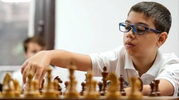 Video: Faustino Oro venció al número 2 del mundo en ajedrez en una partida corta