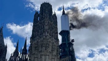 Se incendió Notre-Dame y busca determinar si se trató de un accidente