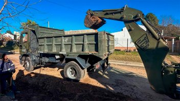 Máquinas del Ejército realizan trabajos de mantenimiento vial de Gualeguaychú