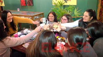 Paranaenses disfrutaron de una merienda y té por el Día del Amigo
