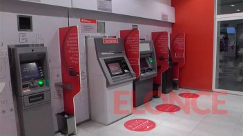 Usuarios sufrieron errores en cajero de entidad bancaria en Paraná