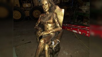 Vandalizaron la estatua de Mirtha Legrand en su pueblo natal