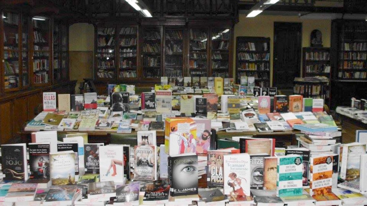Facebook Biblioteca Popular.-