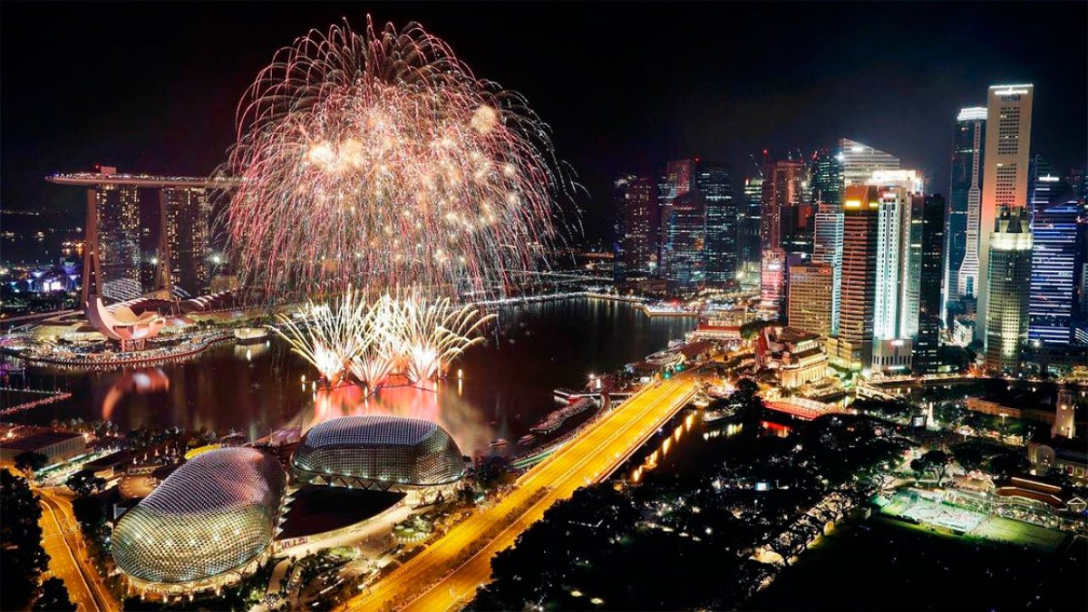 Fuegos artificiales en Singapur para celebrar el año nuevo