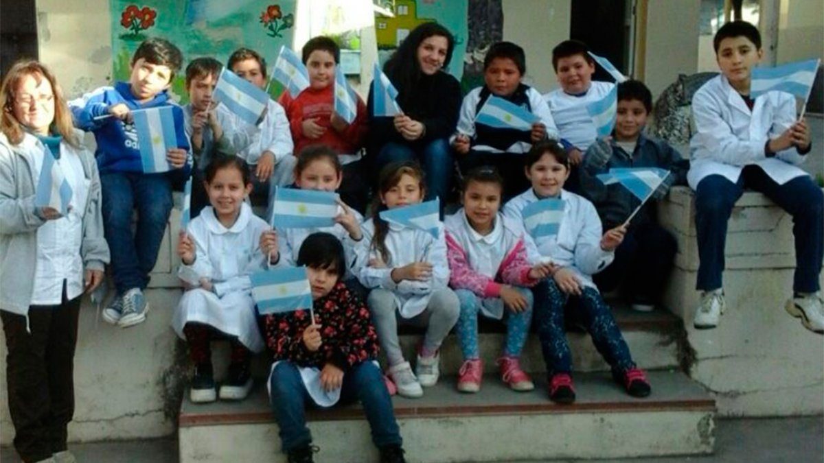 Banderitas en la escuela primaria Alvarez Condarco