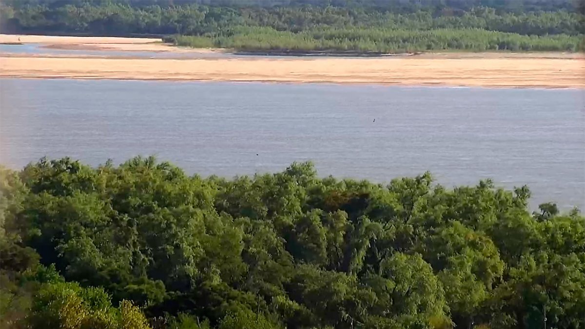 Así se ve la histórica bajante en la costa de Paraná.