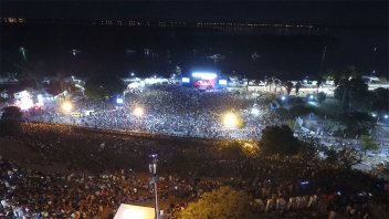 Una multitud disfrutó de la primera noche de la Fiesta Nacional del Mate