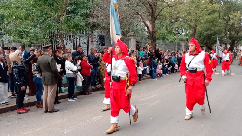 ¡Viva la Independencia!: Se realizó el desfile cívico militar en Paraná