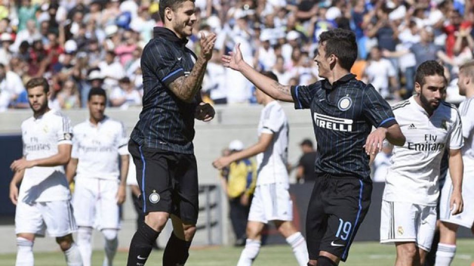 Tres goles argentinos en la victoria del Inter.