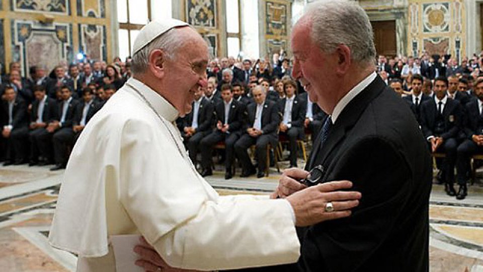 Julio Grondona junto al Papa Francisco en su visita al Vaticano.
