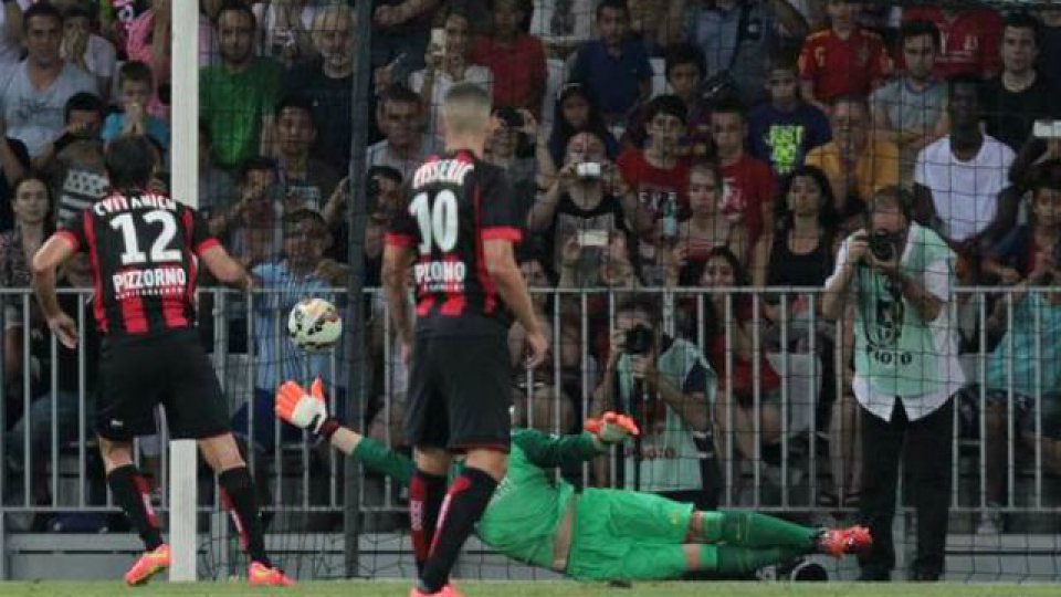 El ex Boca marcó de penal ante el equipo de Messi.