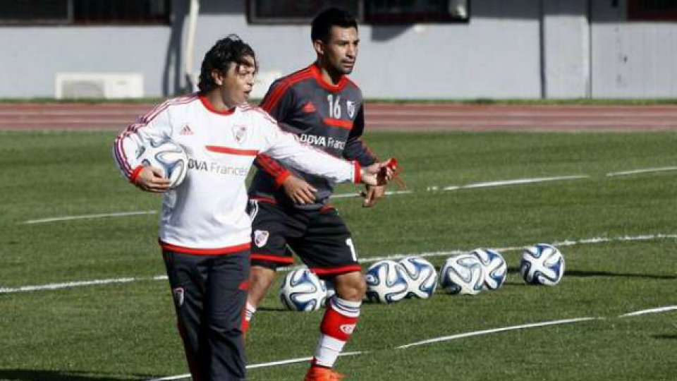 El DT "Millonario" no dio indicios del equipo que arrancar&aacute; el torneo.