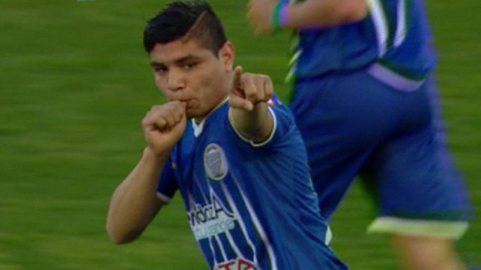 Aquino abrió la cuenta para el Tomba.