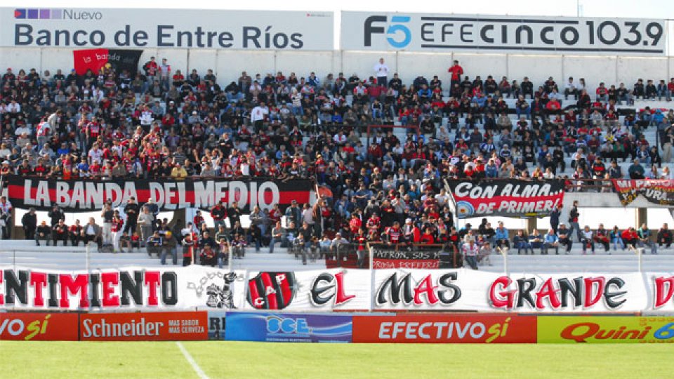 La tribuna San Nicolás a pleno.